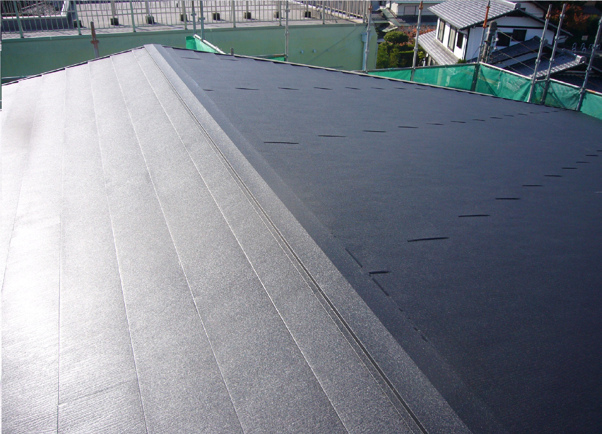 神戸市　[カバー工法]カラーベスト屋根からガリバリューム鋼へ葺き替え