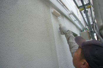 高槻市で３階建て住宅外壁塗装を行っています。
