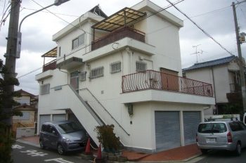 東大阪市の３階建て住宅で外壁塗装の現場調査