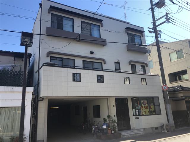 城東区の外壁面積３３０㎡の３階建て住宅を約１３２万円(税込)で塗替え