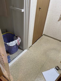 吹田市にて洗面所床の捲れのお問い合わせをいただきました