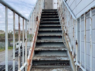 吹田市にて鉄製外階段の現場調査へ伺いました