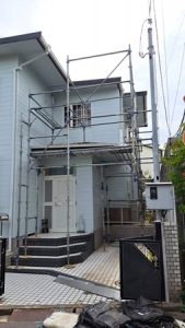 東成区にて玄関上屋根の雨漏り補修を行いました